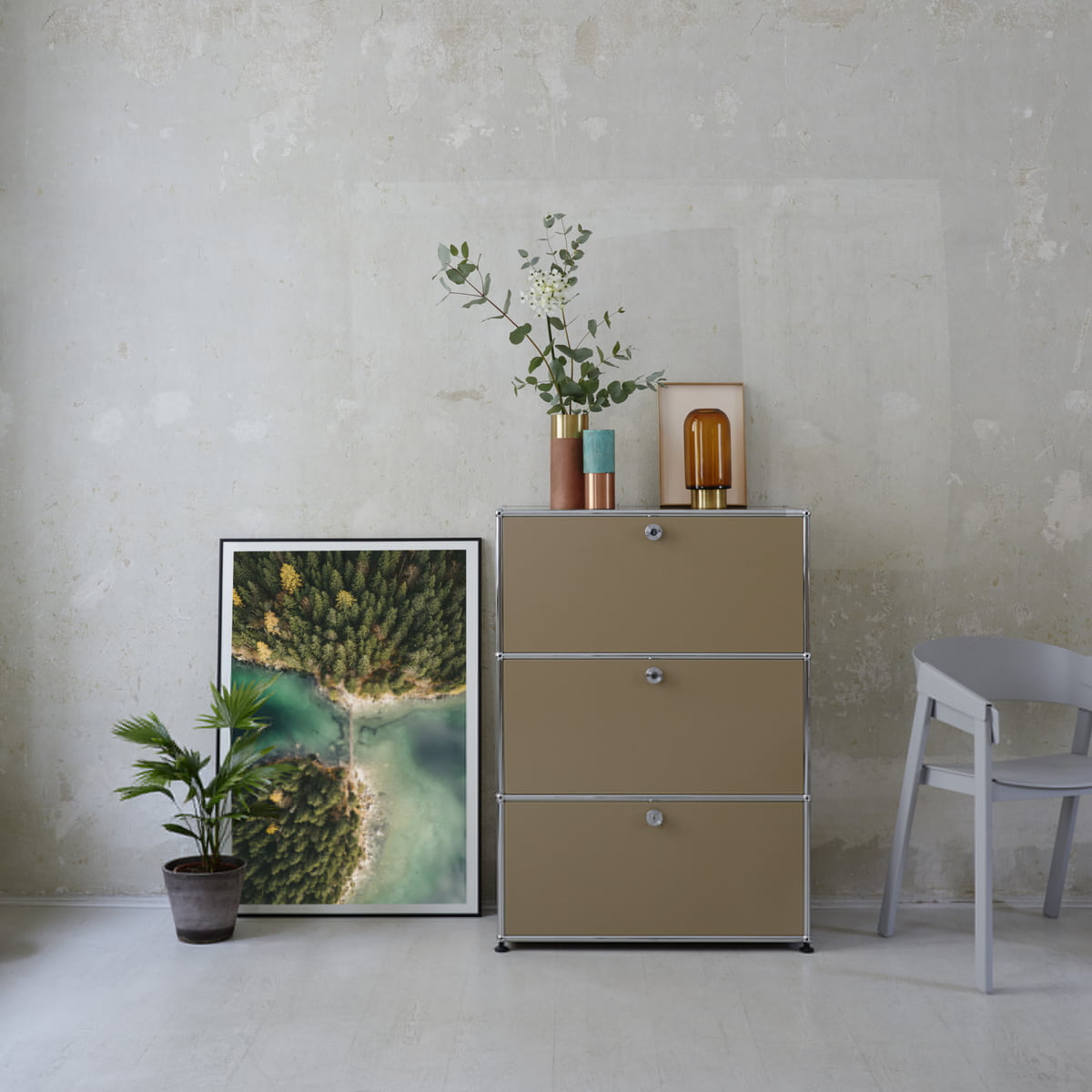 USM Haller - Highboard S mit 3 Klapptüren, anthrazitgrau (RAL 7016)
